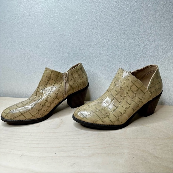 Mata VALENTINA-3 Womens Boots Beige Crocodile print bootie‎  Zip Heel Size 8 1/2 - Picture 1 of 7
